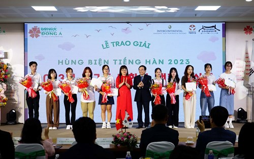 Vinh danh và trao nhiều suất học bổng giá trị cho SV xuất sắc cuộc thi Hùng biện tiếng Hàn lần 2, năm 2023